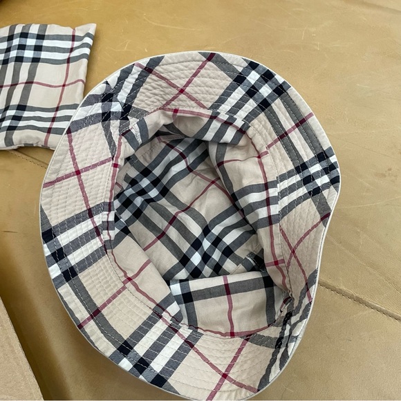 BURBERRY Women's Classic Reversible Bucket Hat In Nova Check - Picture 3 of 6